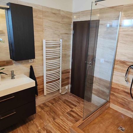 Апартаменты Apartman Dominika Rovinka Экстерьер фото